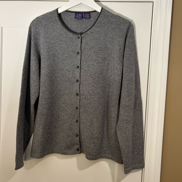 Cashmere sweather set,Grey,Large, NWOT,smoke/pet free home. - Picture 5 of 8